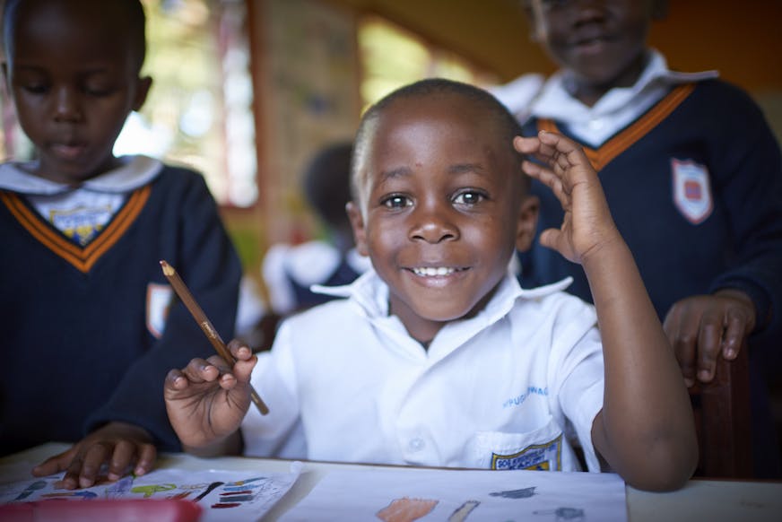 Jongetje op school, Oeganda - SOS Kinderdorpen