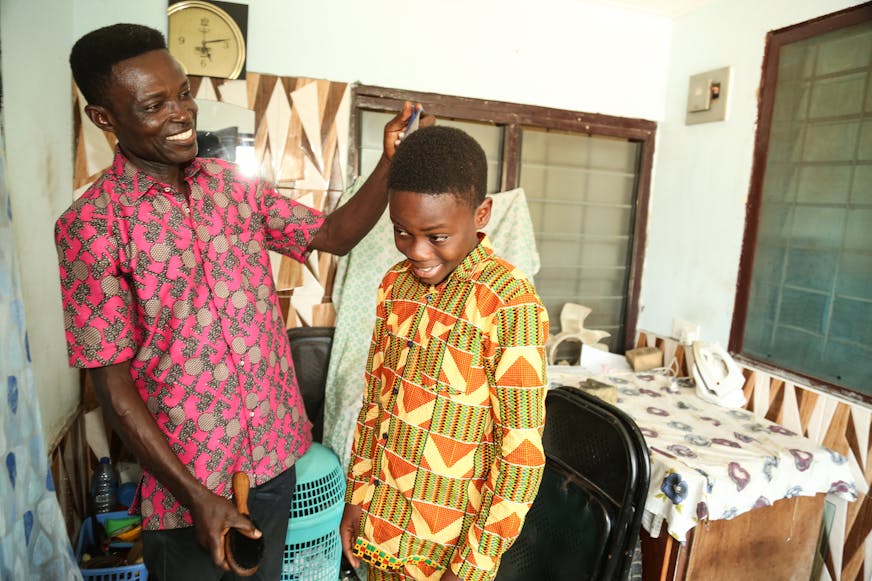 Ghana_Tema_familiehereniging_Mensah en zijn vader