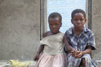 Mia en Efi, donatie kinderen, Ghana, SOS Kinderdorpen