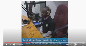 Kinderrechten - Cassian is voorzitter van de kinderraad in Tanzania en spreekt zich uit tijdens een radio interview