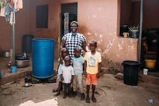 Rebekka met haar familie - SOS Kinderdorpen