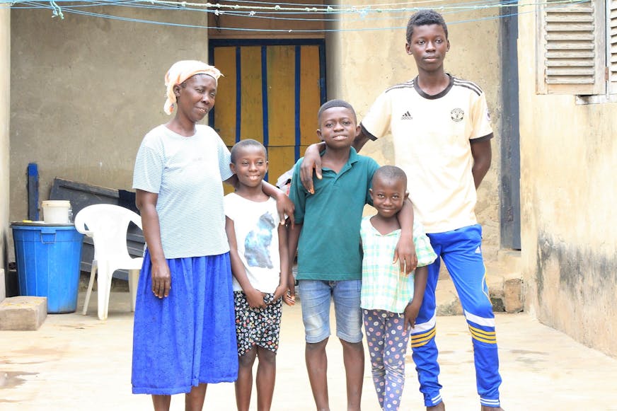 familieversterkend programma Asiakwa, Faustina en haar kinderen voor hun huis